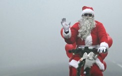 Santa Claus braves fog to spread some cheer in New Delhi 