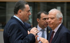 Smoke fills Khan Yunis sky as Israel hammers Gaza's south