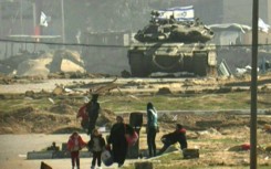 Palestinians flee Khan Yunis in southern Gaza as Israeli tanks advance