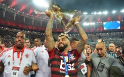 Gabigol holds up the Brasileiro trophy in 2019