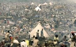 Tens of thousands of  Rwandan refugees pack into a makeshift camp just north Goma on July 17, 1994