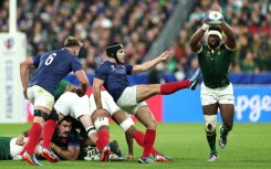 Siya Kolisi (R) attempts to charge down a kick from Antoine Dupont (L) during last year's Rugby World Cup quarter-final