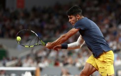 Easy Sunday: Carlos Alcaraz plays a backhand return to J.J. Wolf 