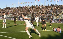 Matteo Darmian (C) celebrates scoring Inter Milan's winning goal at Venezia