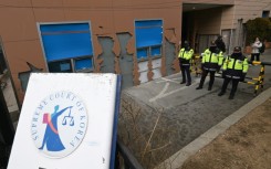 Yoon supporters attacked Seoul Western Court after it extended the president's detention