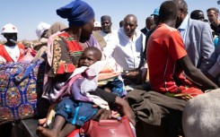 Britain's Foreign Secretary David Lammy (CR) visits the Border Bridge in Adre, Chad, where thousands of refugees from Sudan's war-torn Darfur have been crossing 