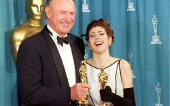 Gene Hackman (L) and Marisa Tomei pose with their Oscars in 1993 shortly after being respectively awarded for best supporting actor and best supporting actress