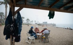 Unusually high winter temperatures across Greece are about to plunge to freezing, dealing a blow to agriculture