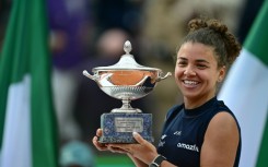 Jasmine Paolini celebrates winning the Italian Open