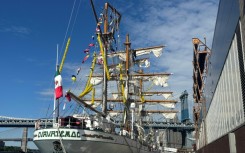 The Mexican Navy training ship that hit the Brooklyn Bridge seen with its masts broken