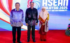 Chinese Premier Li Qiang (L) attended the ASEAN gala dinner on Monday, alongside Malaysian Prime Minister Anwar Ibrahim and his wife Wan Azizah Wan Ismail
