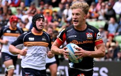 Damian McKenzie (R) will start at flyhalf in New Zealand's third Test against France