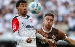 Eintracht Frankfurt striker Hugo Ekitike (L) is reportedly set to join Liverpool