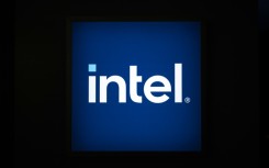 US chipmaker Intel has agreed to give the United States a 10-percent equity stake in the firm