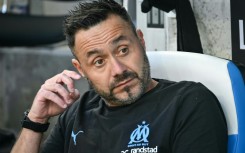 Marseille coach Roberto De Zerbi looks on during his team's game against Paris FC on Saturday