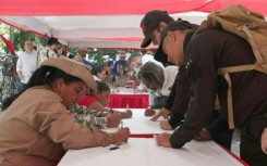 Venezuelan citizens enlist in national militia as Trump steps up pressure on Maduro