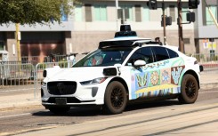 DoorDash users in the southwestern US city of Phoenix will be able to get meals and groceries delivered by Waymo driverless cars