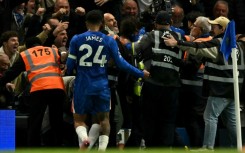 Chelsea's Italian head coach Enzo Maresca celebrated with his players after their winning goal against Liverpool