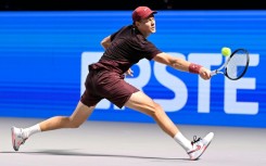 Jannik Sinner at full stretch in Vienna