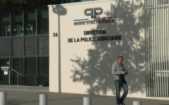 Judicial police HQ as five new suspects arrested over Louvre heist