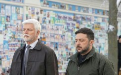 Czech President Petr Pavel (L) and Ukraine's Volodymyr Zelensky pay respects in Kyiv to fallen soldiers