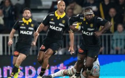 La Rochelle's Fijian player Levani Botia (R)