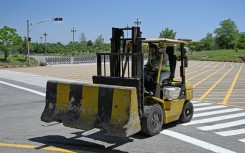 Pakistan security personnel on Sunday cleared barricades in Islamabad after it became clear no US-Iran talks were happening