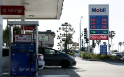 US economic growth was revised downwards in the first quarter, while inflation climbed, government data shows