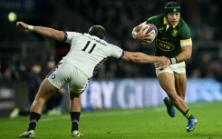 South Africa wing Cheslin Kolbe (R) set to score against England at Twickenham.