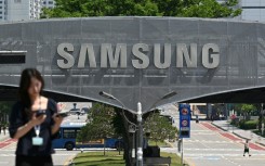 Frenzied global demand for advanced memory chips has helped South Korean semiconductor giants post record profits