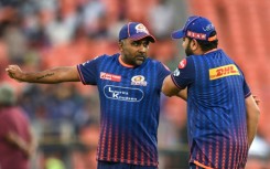 Mahela Jayawardene (L) has stepped down as Mumbai coach
