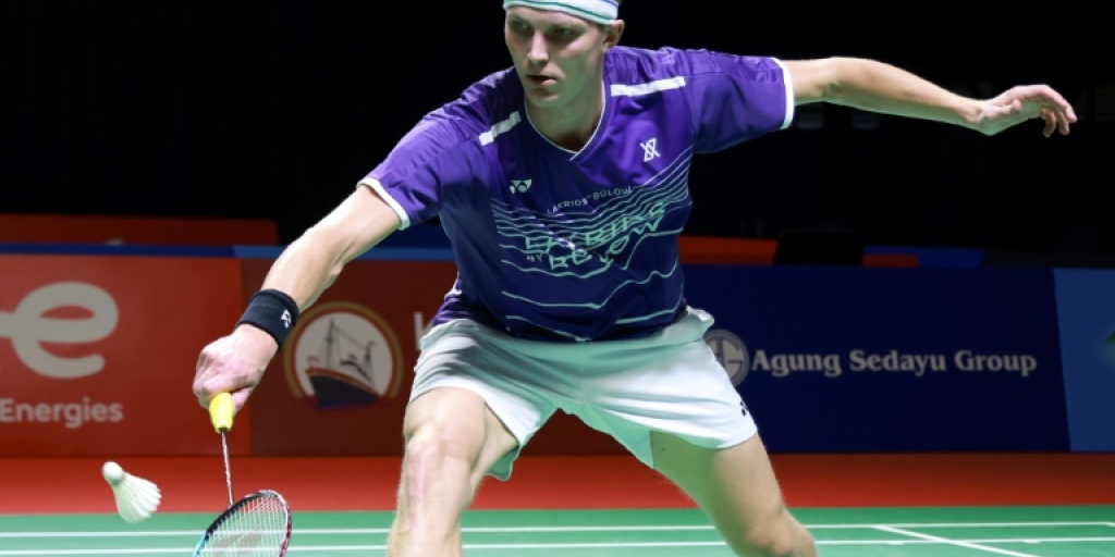 Badminton ace Axelsen advances to Indonesia Open semi-finals - Vimarsana News