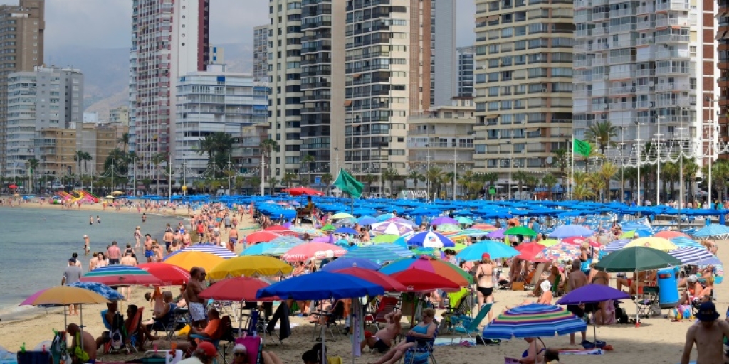 Spain eyes vibrant summer following pandemic restrictions - Vimarsana News