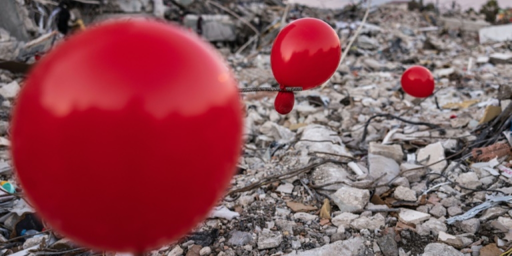 Red balloons mark youth killed in devastating Türkiye quake - Vimarsana News