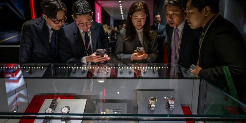 Swiss watchmakers counting the clock until Chinese tourists return - Vimarsana News