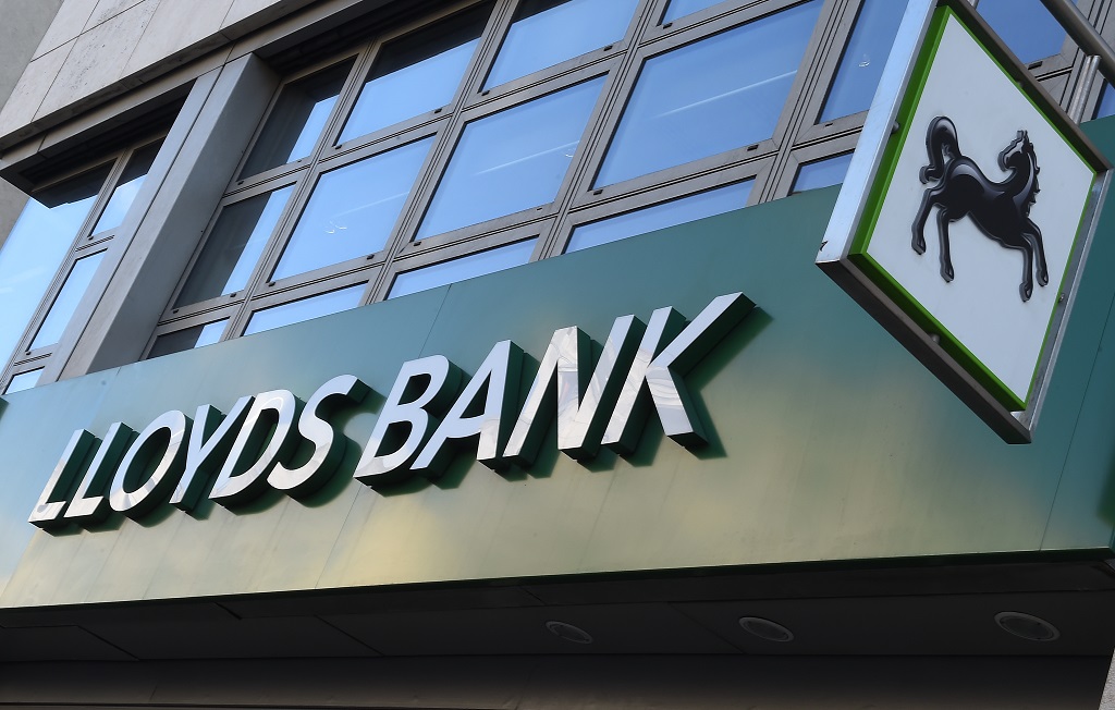 Lloyds buys UK credit card firm MBNA | eNCA